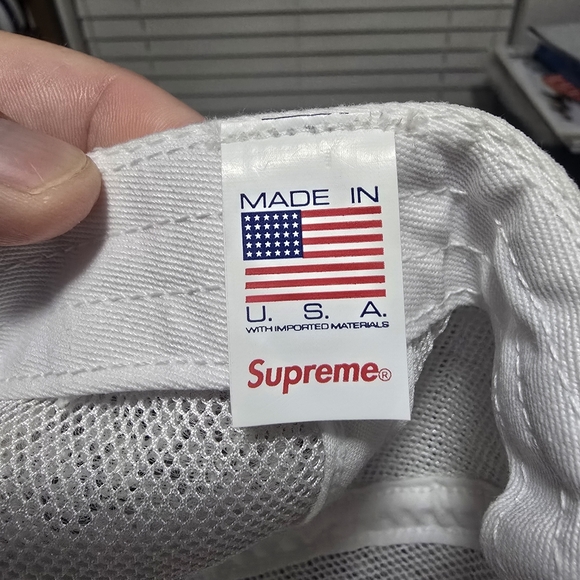 Supreme Classic Logo Air Mesh White Snap Back Hat Brand New - Picture 3 of 3